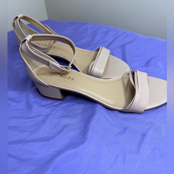 Tan Talbots Sandal with Small Heel Size 9 1/2 - Picture 2 of 5